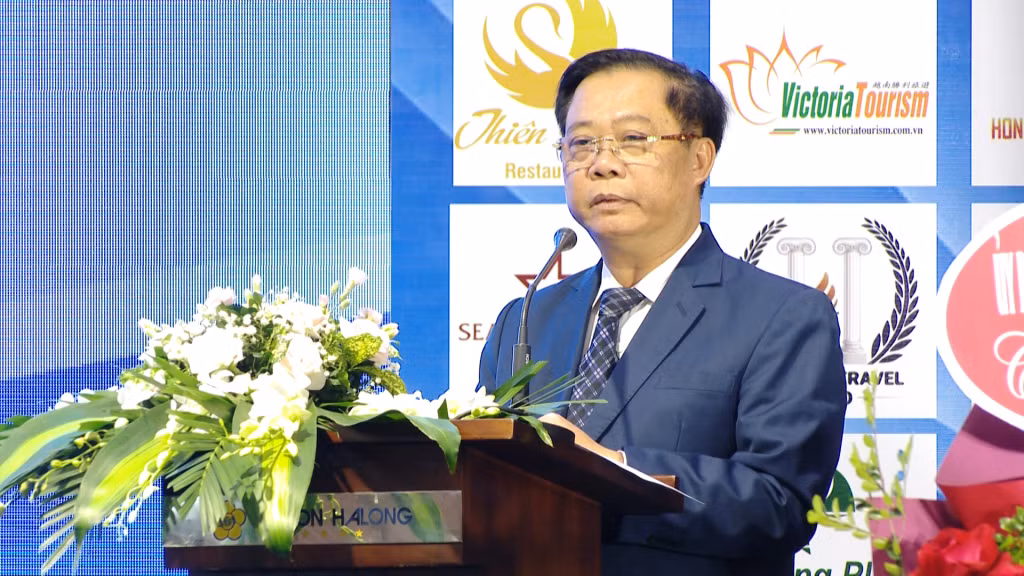 Phó Tổng cục trưởng Tổng cục Du lịch Phạm Văn Thuỷ phát biểu tại đại hội.