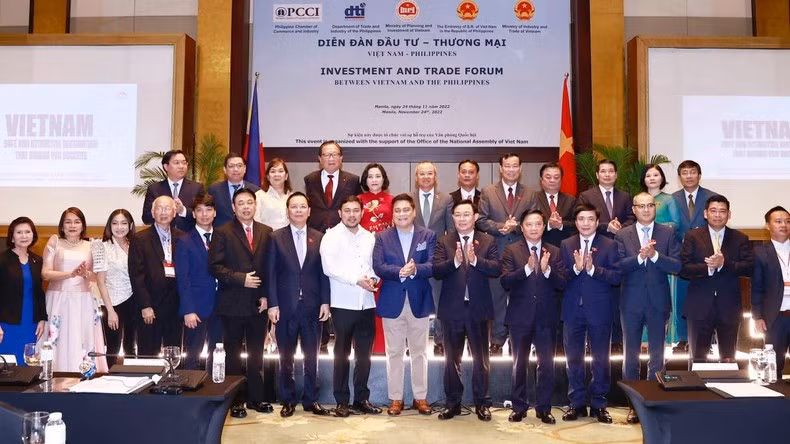 Các đại biểu chụp ảnh lưu niệm. (Ảnh: Doãn Tấn/TTXVN)