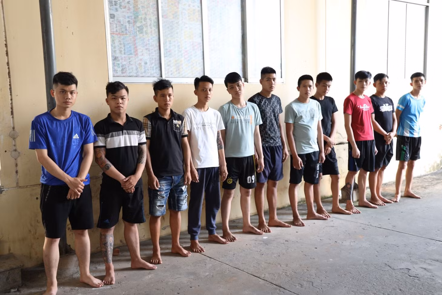 Nhóm đối tượng dùng bom xăng, hung khí cố ý gây thương tích.