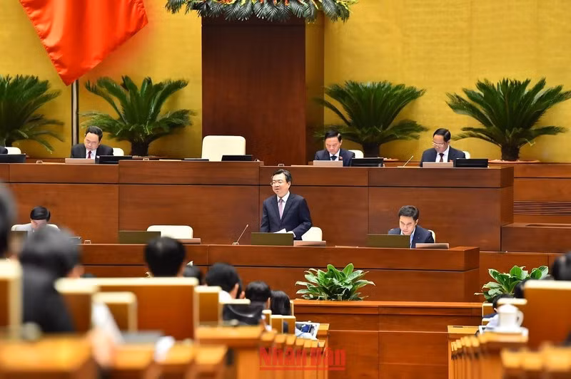 Bộ trưởng Xây dựng Nguyễn Thanh Nghị trả lời chất vấn của các đại biểu Quốc hội. (Ảnh: THỦY NGUYÊN)