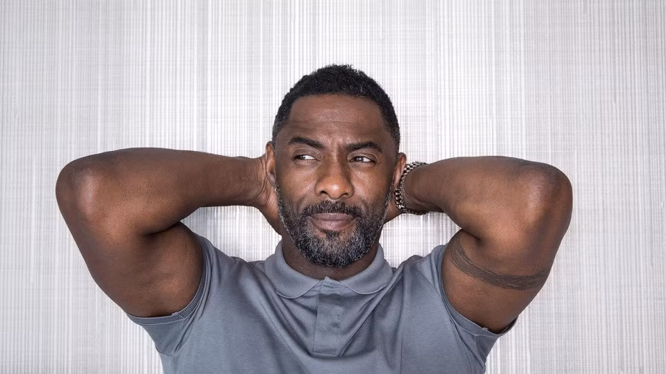 Idris Elba (1972) là diễn viên, nhà sản xuất, nhạc sĩ nổi tiếng của Anh Quốc. Anh từng 4 lần nhận đề cử giải Quả cầu vàng và 5 lần nhận đề cử Emmy. Bên cạnh tài năng trong đa lĩnh vực, Idris còn ghi điểm trong mắt người hâm mộ với ngoại hình nam tính, vạm vỡ. Năm 2018, anh được tạp chí People bình chọn là Nam tài tử quyến rũ nhất hành tinh. Ảnh: Nytimes.