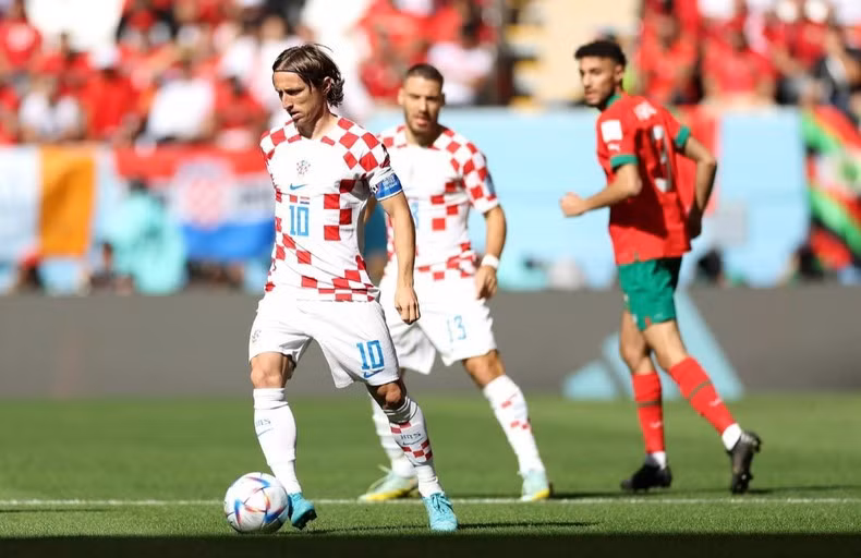 Modric vẫn cho thấy giá trị của một trong những tiền vệ sáng tạo xuất sắc nhất thế giới. (Ảnh: FIFA)