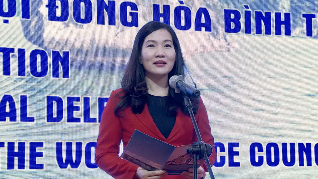 Đồng chí Nguyễn Thị Hạnh, Phó Chủ tịch UBND tỉnh, phát biểu tại buổi tiếp đoàn.