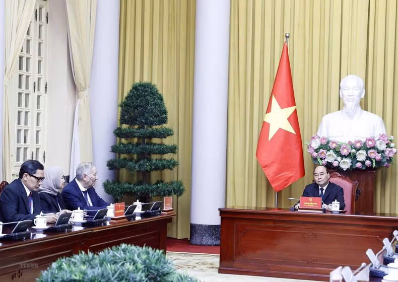 Chủ tịch nước Nguyễn Xuân Phúc gặp mặt các nhà khoa học thuộc Liên đoàn các Hội kinh tế Đông Nam Á. (Ảnh: TTXVN)