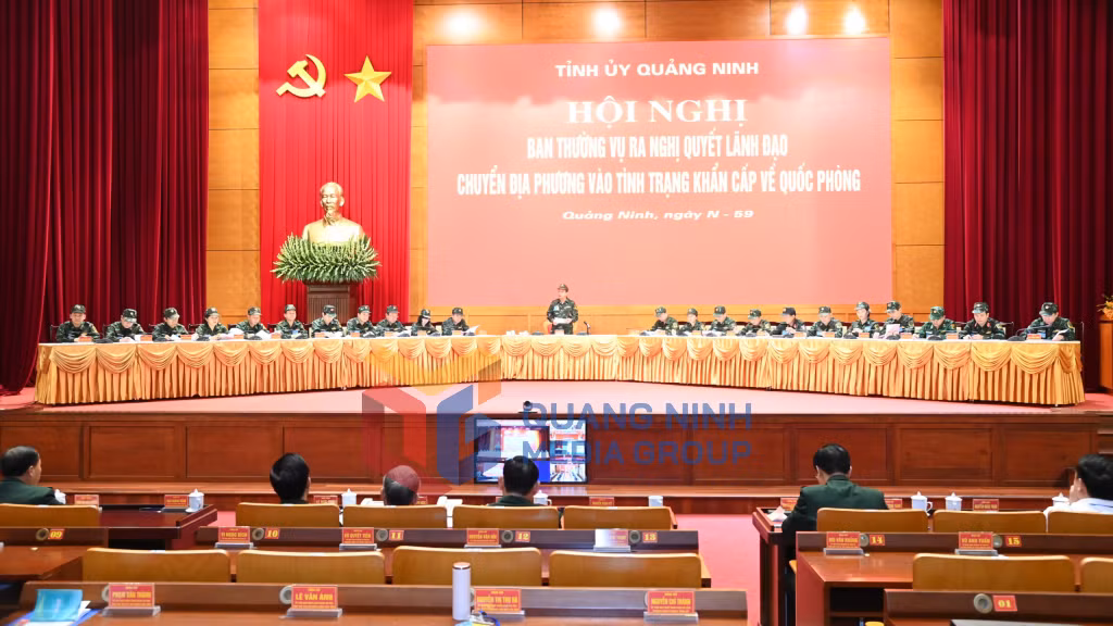 Hội nghị Ban Thường vụ ra nghị quyết lãnh đạo chuyển địa phương vào trạng thái khẩn cấp về quốc phòng (11-2022). Ảnh: Thu Chung