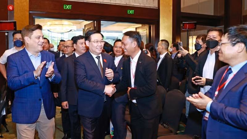 Chủ tịch Quốc hội Vương Đình Huệ đến dự Diễn đàn Đầu tư-Thương mại Việt Nam-Philippines. (Ảnh: Doãn Tấn/TTXVN)