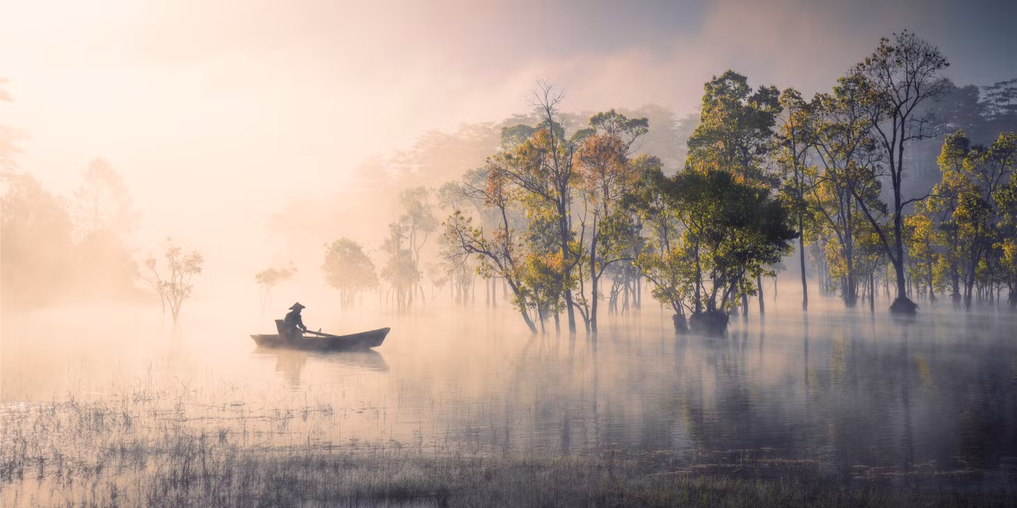 Cảnh mùa thu Suối Tía tại Lâm Đồng được ghi lại qua bức ảnh có tên "Autumn love song" (Bản tình ca mùa thu) của nhiếp ảnh gia 8X đã đoạt giải vàng cuộc thi Epson International Pano Awards 2021 (Ảnh toàn cảnh quốc tế).