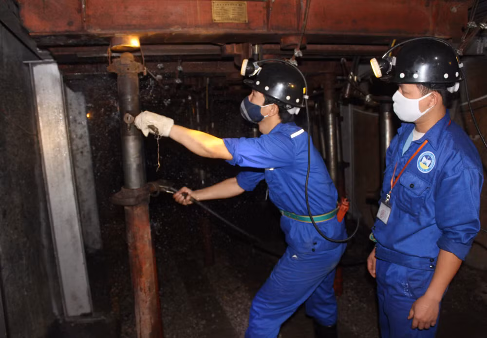 Sinh viên Trường CĐ Than - Khoáng sản Việt Nam học nghề khai thác mỏ. Ảnh: Phạm Tăng