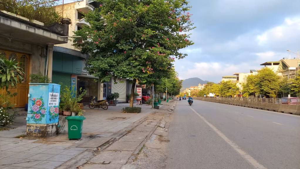 Qua tuyên truyền vận động, các hộ dân trên địa bàn đều hưởng ứng mua thùng thu gom rác thải nhằm giữ vệ sinh môi trường xanh sạch.