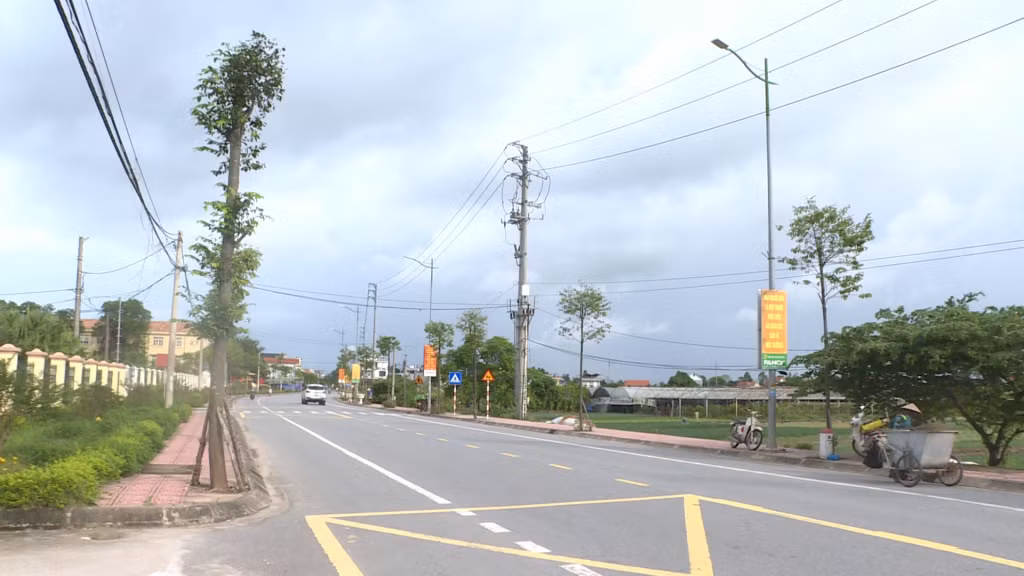 Tuyến đường trung tâm xã Tiền An, TX Quảng Yên, được cải tạo khang trang.