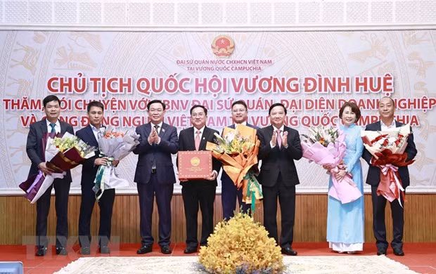 Nguoi Viet o Campuchia can tiep tuc phat huy tinh than doan ket hinh anh 2