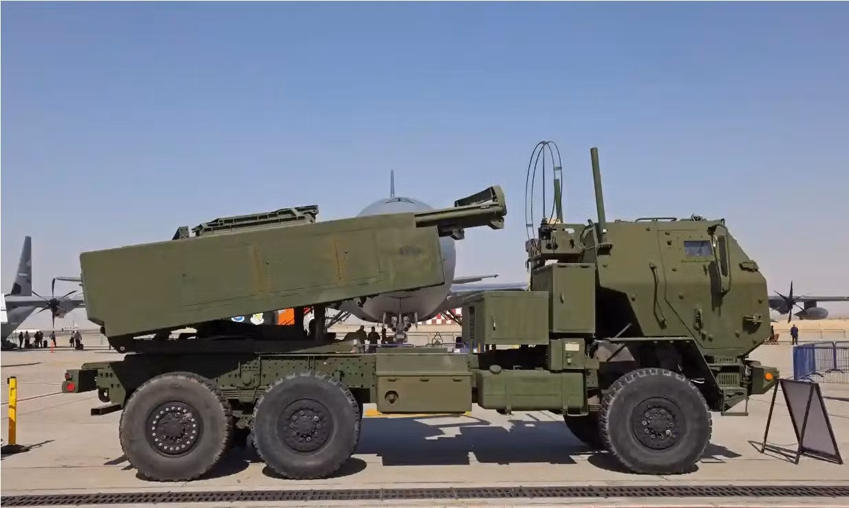 Hệ thống tên lửa đa năng tối tân Himars do Mỹ gửi tới Ukraina. Ảnh: AFP