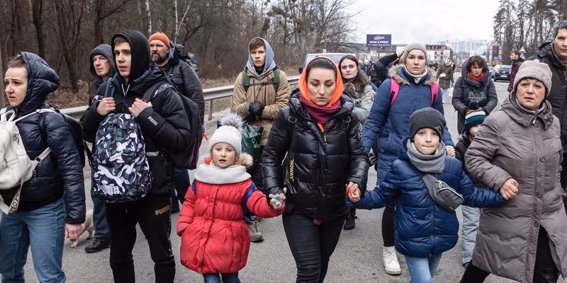 Xung đột với Nga khiến nhiều người Ukraine phải di tản sang các nước láng giềng. Ảnh: Euractiv