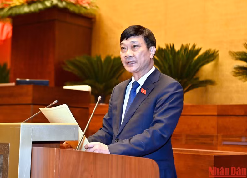 Chủ nhiệm Ủy ban Kinh tế của Quốc hội Vũ Hồng Thanh trình bày Báo cáo giải trình, tiếp thu, chỉnh lý dự thảo Luật Dầu khí (sửa đổi). (Ảnh: ĐĂNG KHOA)