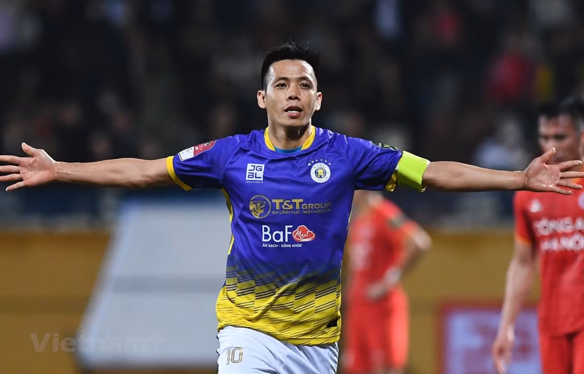 Tiền đạo Văn Quyết giữ phong độ cao tại V-League khi đã 31 tuổi. (Ảnh: PV/Vietnam+)