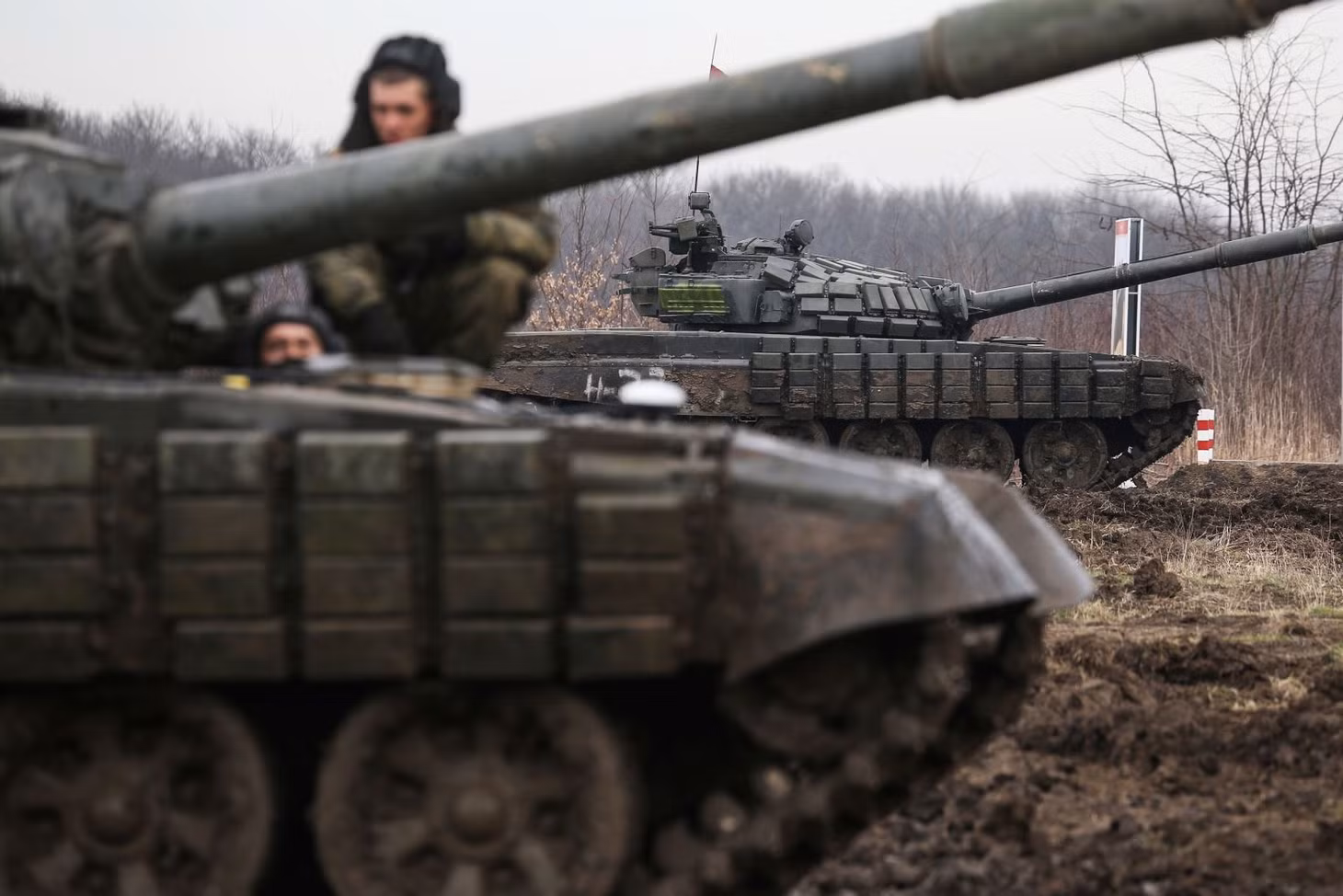 Xe tăng Nga tham gia một cuộc tập trận ở bãi tập Molino, vùng Krasnodar, Nga ngày 14/12/2021. Ảnh: ABC News