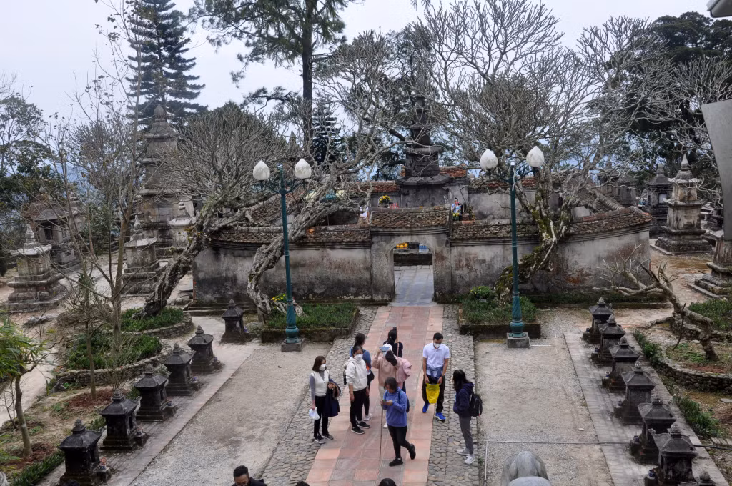 Vườn tháp Huệ Quang tại Yên Tử (TP Uông Bí) là một trong số không nhiều điểm di tích còn lưu lại được những dấu tích cổ từ xưa.