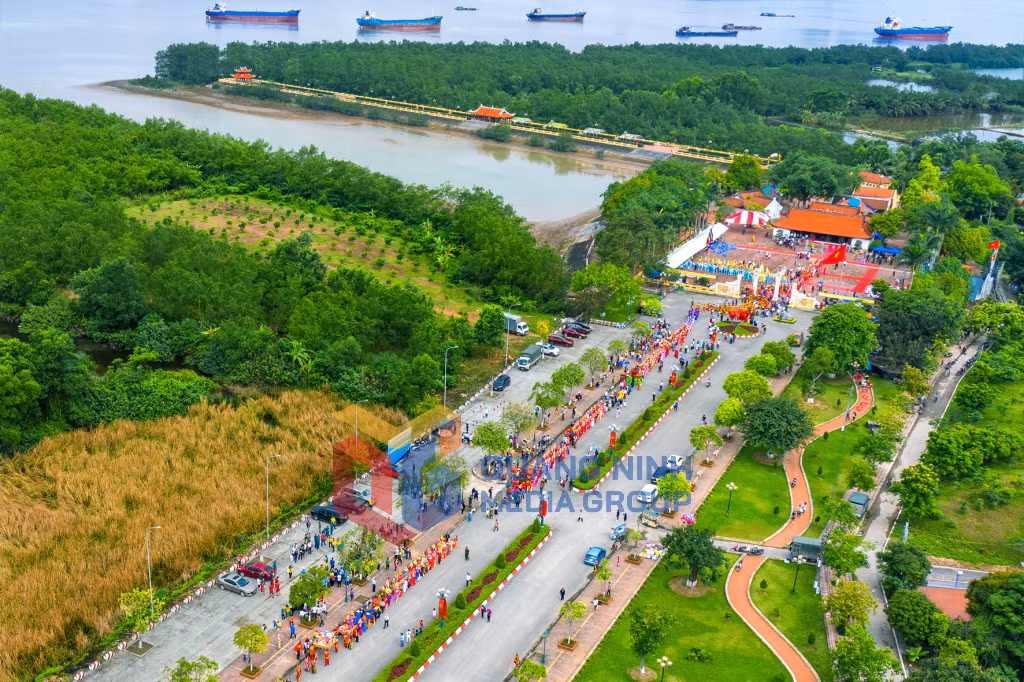 Khu di tích lịch sử quốc gia đặc biệt Bạch Đằng thu hút đông đảo người dân, du khách đầu xuân 2023. Ảnh: Dương Văn Toàn (CTV)