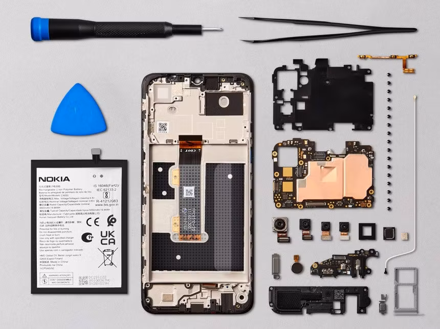 Nokia G22 với các linh kiện được tách rời. Ảnh: HMD Global.