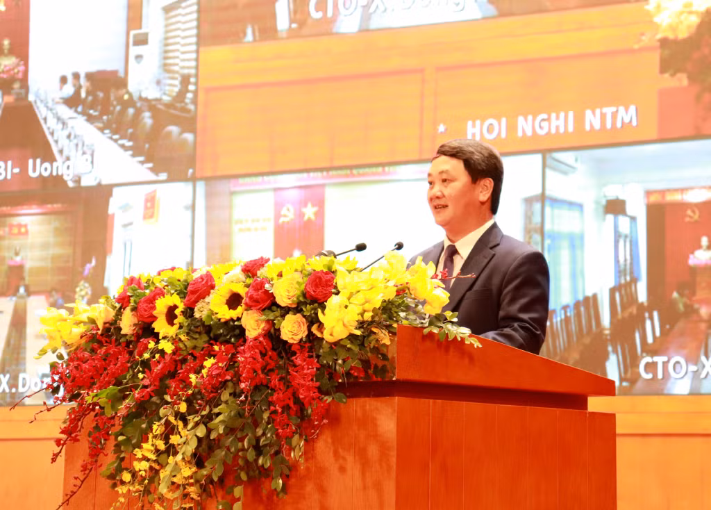 Đồng chí Hầu A Lềnh Ủy viên Ban chấp hành trung ương Đảng - Bộ trưởng - Chủ nhiệm Ủy ban Dân tộc phát biểu tại hội nghị.