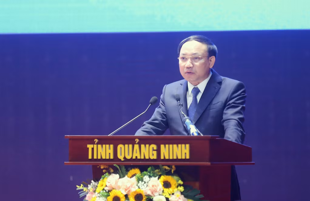 Đồng chí Nguyễn Xuân Ký, Ủy viên Trung ương Đảng, Bí thư Tỉnh ủy, Chủ tịch HĐND tỉnh, phát biểu tại hội nghị.