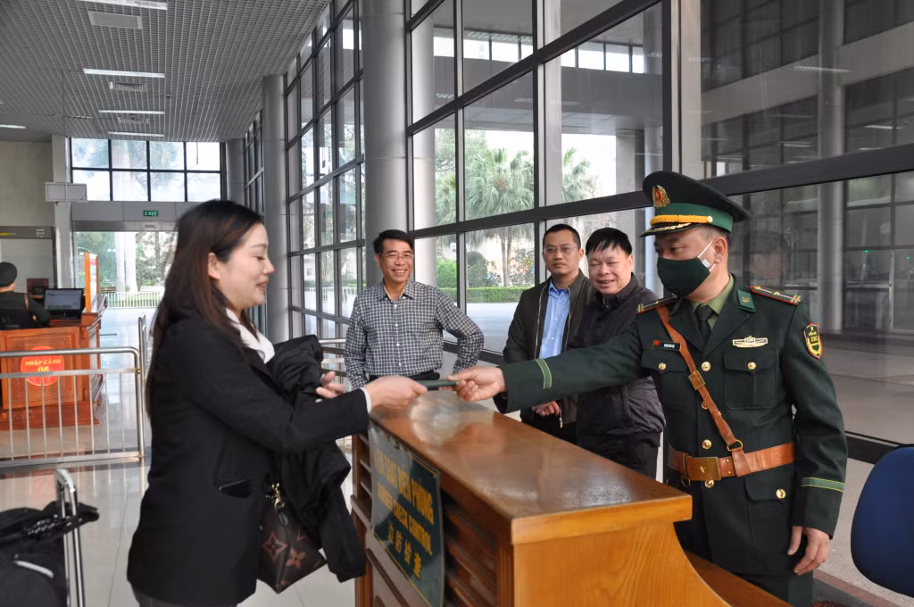 Để xuất cảnh sang Trung Quốc qua Cửa khẩu Quốc tế Móng Cái