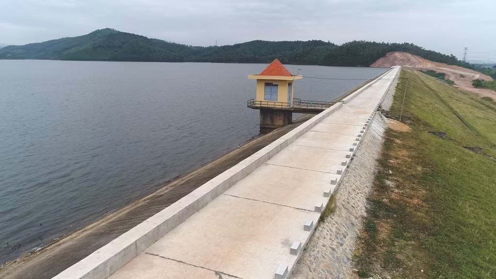 Hồ Khe Chè (TX Đông Triều) do Công ty TNHH MTV Thủy lợi Đông Triều quản lý đã được tích nước đầy đủ đảm bảo phục vụ sản xuất.