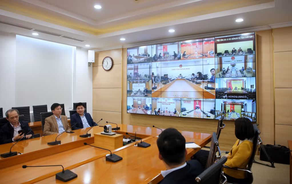 Cuộc họp được truyền trực tuyến tới 13 điểm cầu các địa phương.