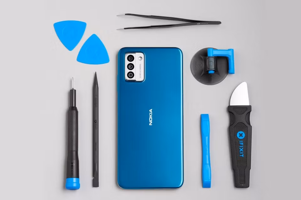 Nokia G22 có nắp lưng bằng nhựa tái chế, tháo lắp dễ dàng bằng dụng cụ iFixit. Ảnh: HMD Global.