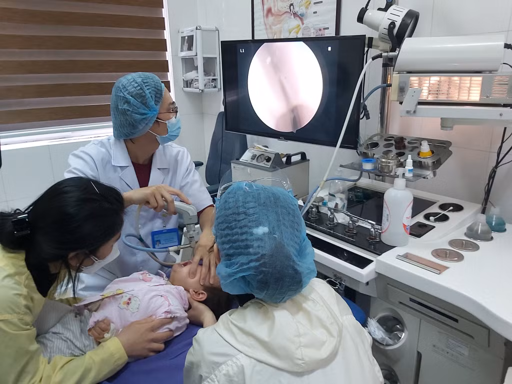Nội soi tai, mũi, họng cho trẻ tại Bệnh viện Sản nhi tỉnh
