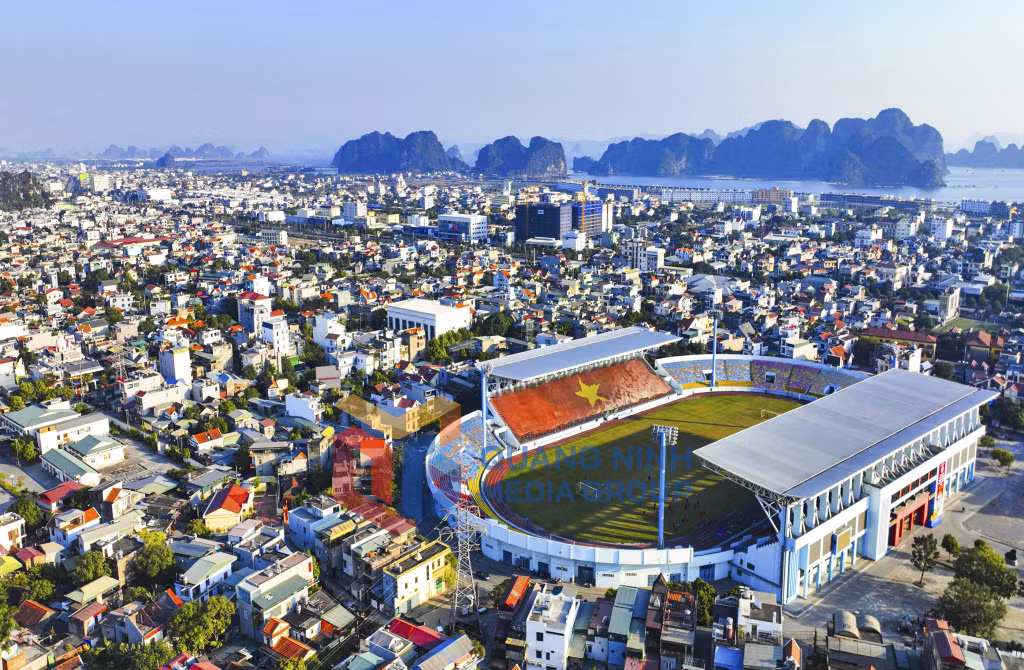 Sân vận động TP Cẩm Phả (1-2023). Ảnh: Đỗ Phương