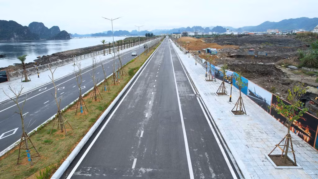 Tuyến đường bao biển Hạ Long - Cẩm Phả. Ảnh: Bảo Long (CTV)