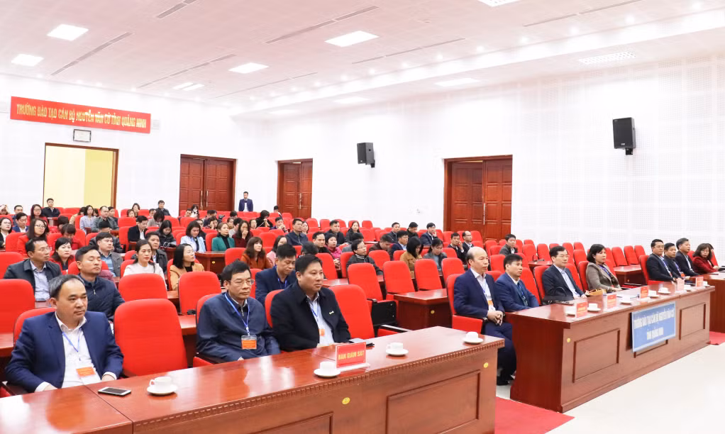 Các đại biểu và thí sinh tham dự lễ khai mạc kỳ thi nâng ngạch công chức, thăng hạng chức danh nghề nghiệp viên chức khối Đảng, đoàn thể năm 2022.