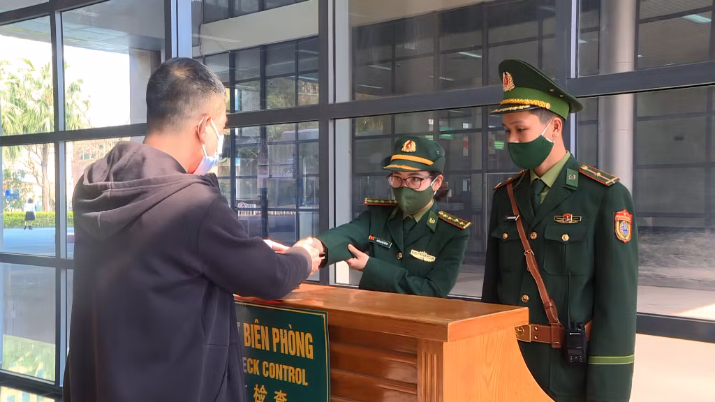 Hoạt động xuất nhập khẩu hàng hóa, xuất nhập cảnh được bình thường hóa từ ngày 21/2/2023.