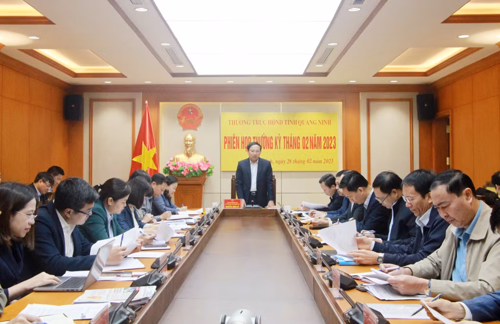 Đồng chí Nguyễn Xuân Ký, Ủy viên Trung ương Đảng, Bí thư Tỉnh ủy, Chủ tịch HĐND tỉnh, kết luận phiên họp.