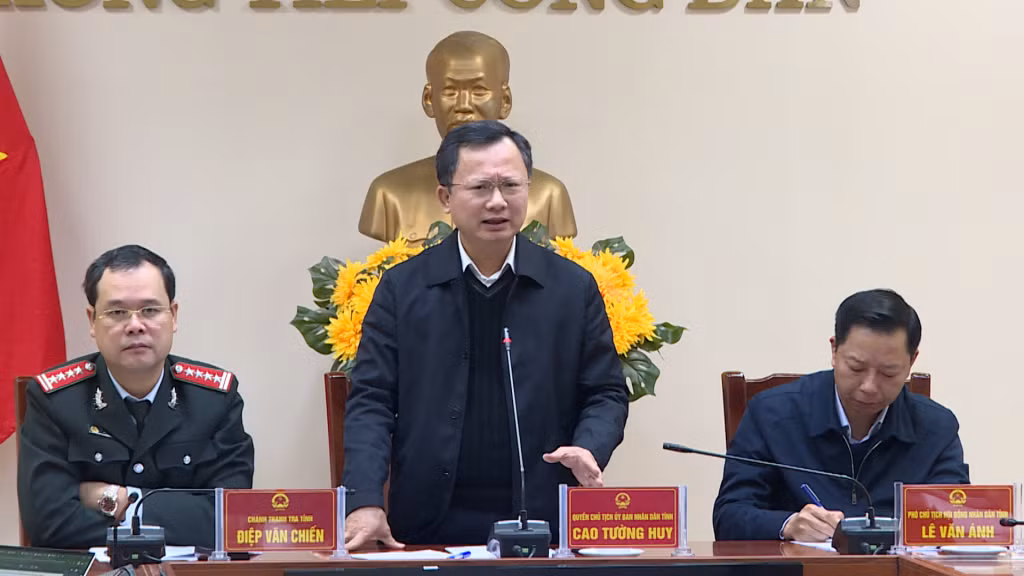 Đồng chí Cao Tường Huy, Quyền Chủ tịch UBND tỉnh, Phó Chủ tịch Hội đồng Tiếp công dân tỉnh, chủ trì buổi tiếp công dân định kỳ tháng 1/2023.