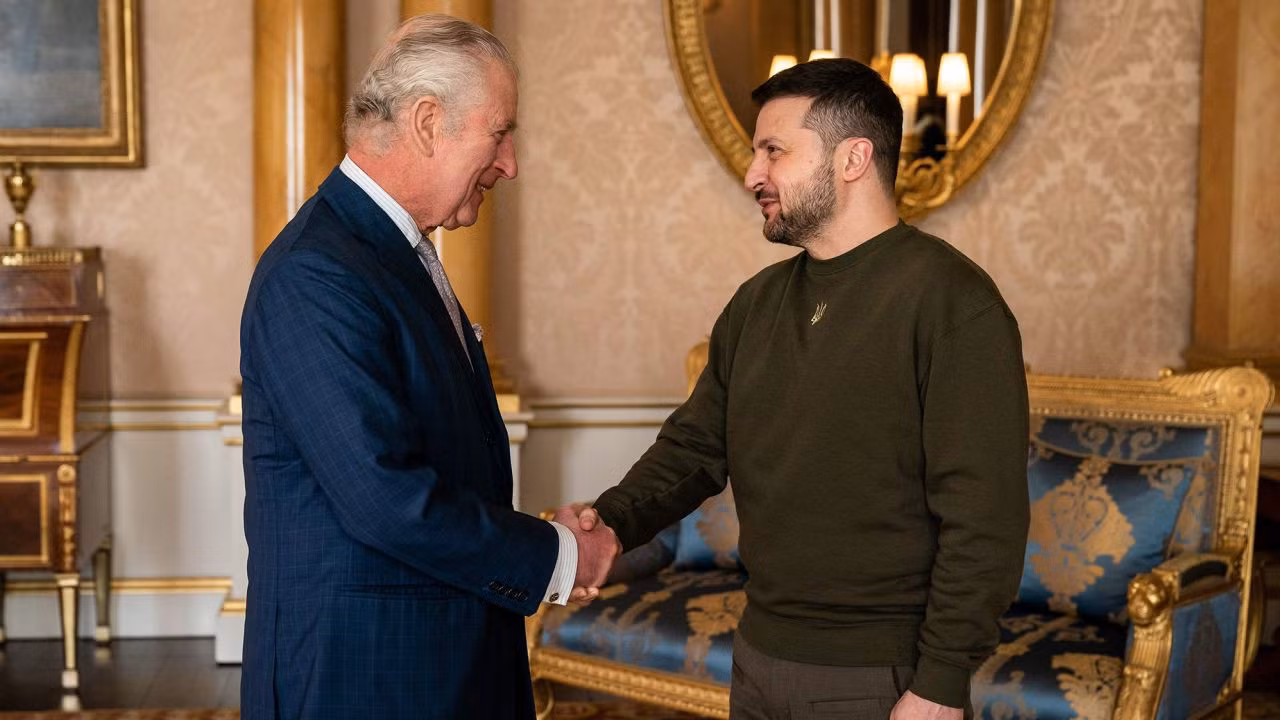 Tổng thống Ukraine diện kiến Vua Charles III tại Điện Buckingham. Ảnh: CNN
