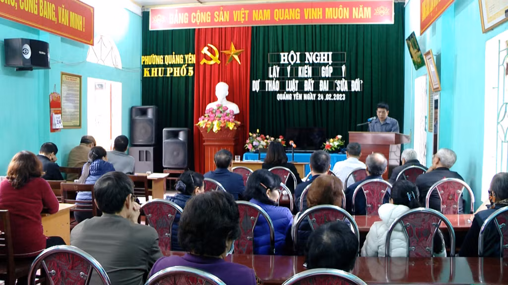 Hội nghị lấy ý kiến góp ý dự thảo Luật Đất đai (sửa đổi) tại khu phố 5, phường Quảng Yên, TX Quảng Yên.