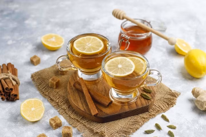 Giảm cân bằng chanh gừng mật ong là cách làm đơn giản, an toàn và ít gây tác dụng phụ.