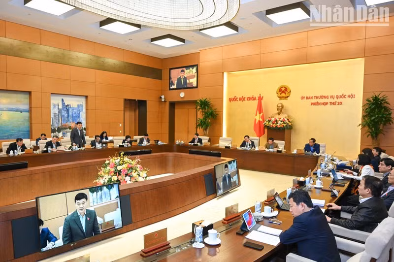 Phiên họp Ủy ban Thường vụ Quốc hội cho ý kiến về một số vấn đề lớn còn ý kiến khác nhau của dự án Luật Bảo vệ quyền lợi người tiêu dùng (sửa đổi).