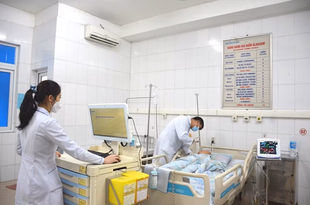 Bệnh viện Bãi Cháy đưa nhiều thiết bị y tế thông minh vào sử dụng, hỗ trợ các y, bác sĩ trong hoạt động khám, chữa bệnh. Ảnh: Nguyễn Hoa