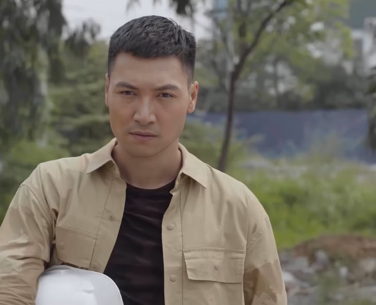 Năm 2020 được coi là năm lột xác của Mạnh Trường với Kiều Phong trong Tình yêu và tham vọng, Hải trong Hồ sơ cá sấu. Mạnh Trường đã cho khán giả thấy sự xù xì gai góc, cá tính cũng như chiều sâu và nội tâm của nhân vật Hải.