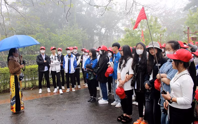 Học sinh hành hương về Lam Kinh tìm hiểu những giá trị lịch sử, văn hóa thời hậu Lê.