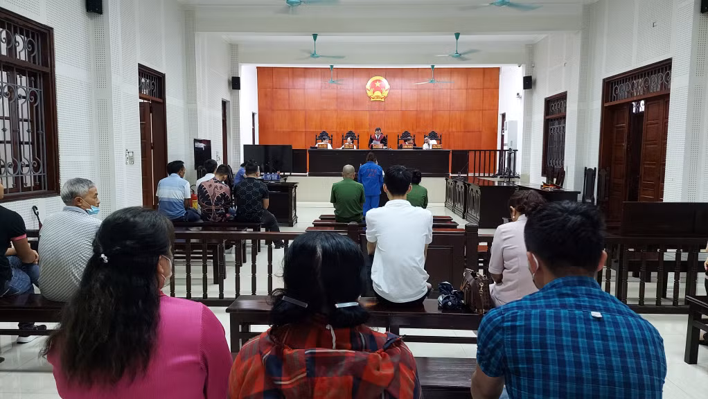Một phiên tòa xét xử án hình sự tại TAND tỉnh.
