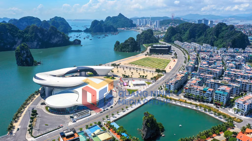 Cụm công trình Bảo tàng - Thư viện - Cung Quy hoạch, Hội trợ và Triển lãm tỉnh có kiến trúc mới mẻ, hiện đại (1-2023). Ảnh: Đỗ Phương