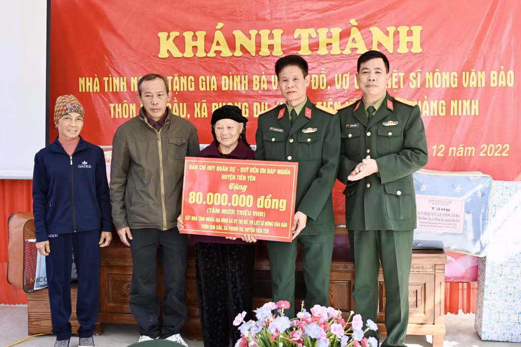 Ban CHQS huyện Tiên Yên hỗ trợ 80 triệu đồng xây nhà tình nghĩa cho gia đình chính sách ở xã Phong Dụ (huyện Tiên Yên).