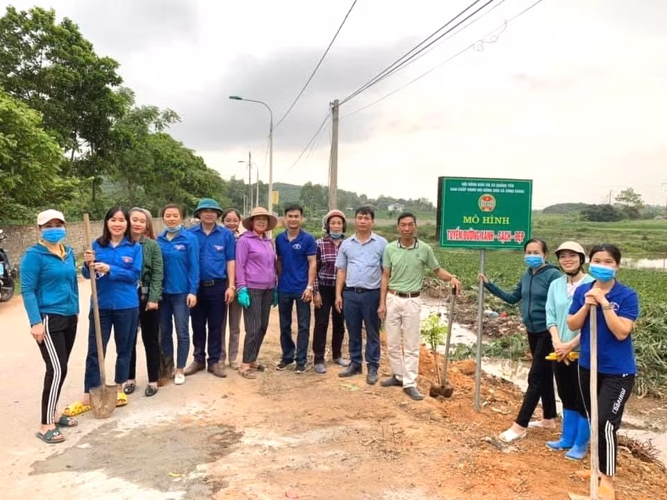 Hội Nông dân xã Sông Khoai (TX Quảng Yên) xây dựng mô hình tuyến đường xanh - sạch - đẹp.
