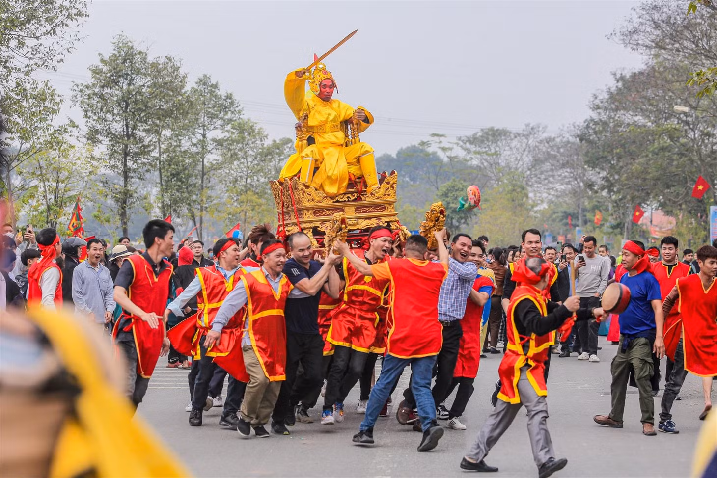 Nét đẹp của hội làng truyền thống như nghi thức “rước vua, chúa sống” ở đền Sái (Đông Anh, Hà Nội) cần được phát huy. Ảnh: DUY PHẠM.