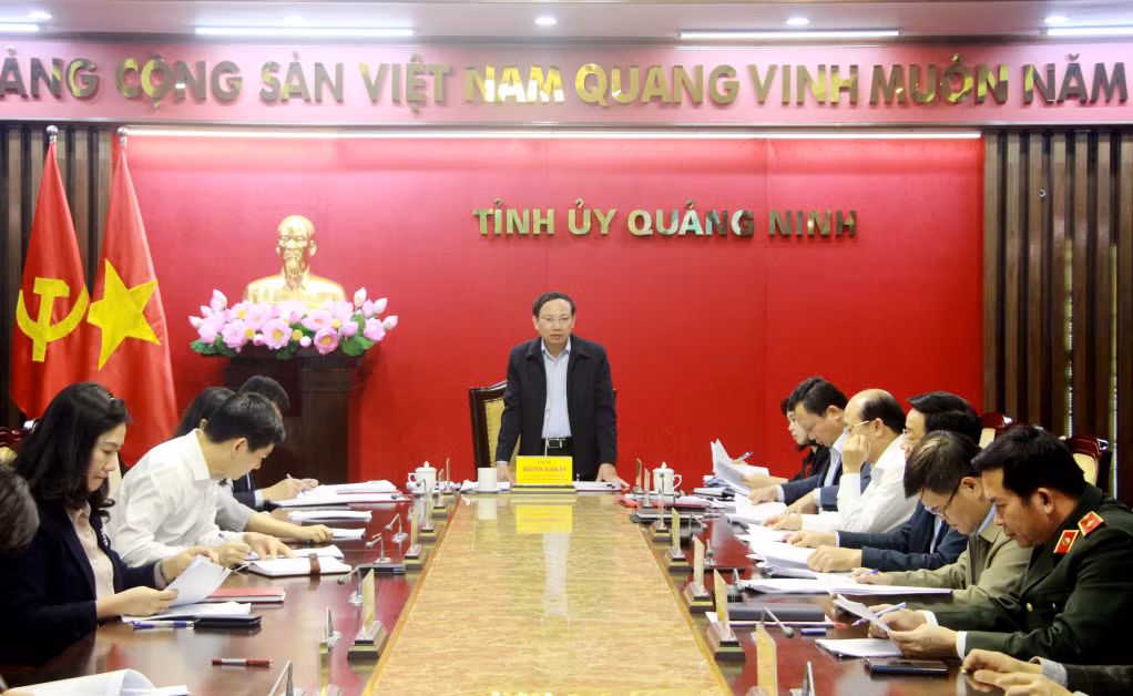 Đồng chí Nguyễn Xuân Ký, Ủy viên Trung ương Đảng, Bí thư Tỉnh ủy, Chủ tịch HĐND tỉnh, chủ trì hội nghị.
