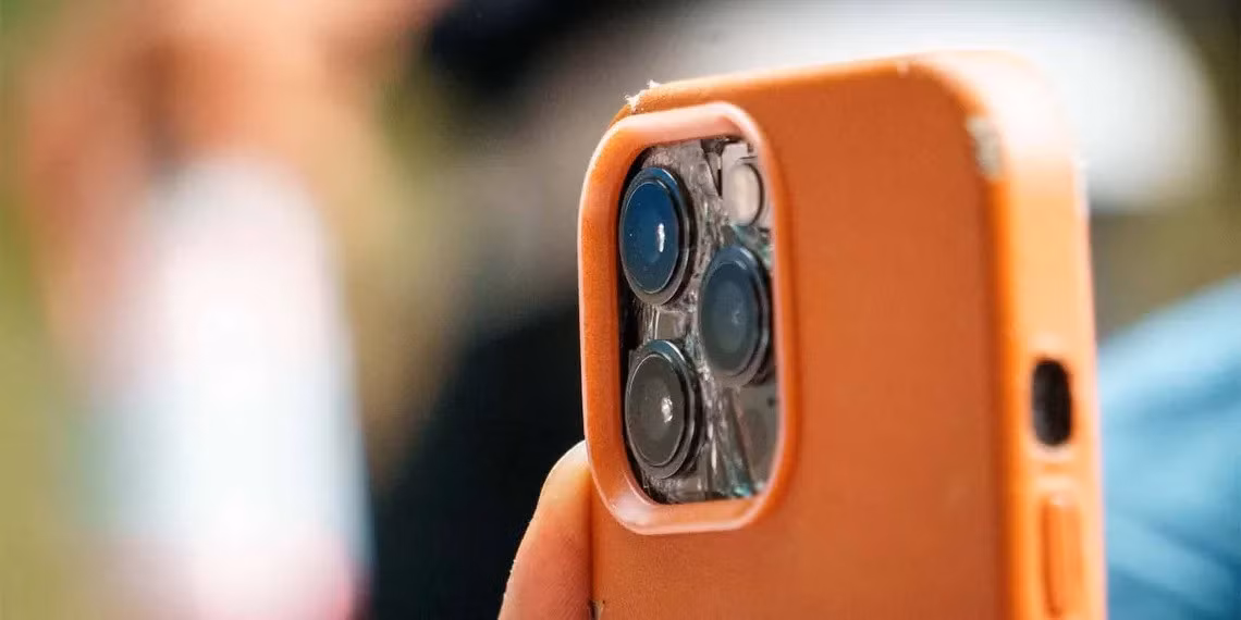 Dùng iPhone đúng cách sẽ giúp thiết bị bền hơn. (Ảnh: MUO)